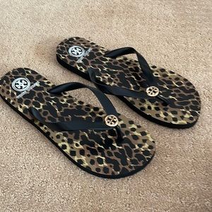 Tory Burch Leopard Print flip flops